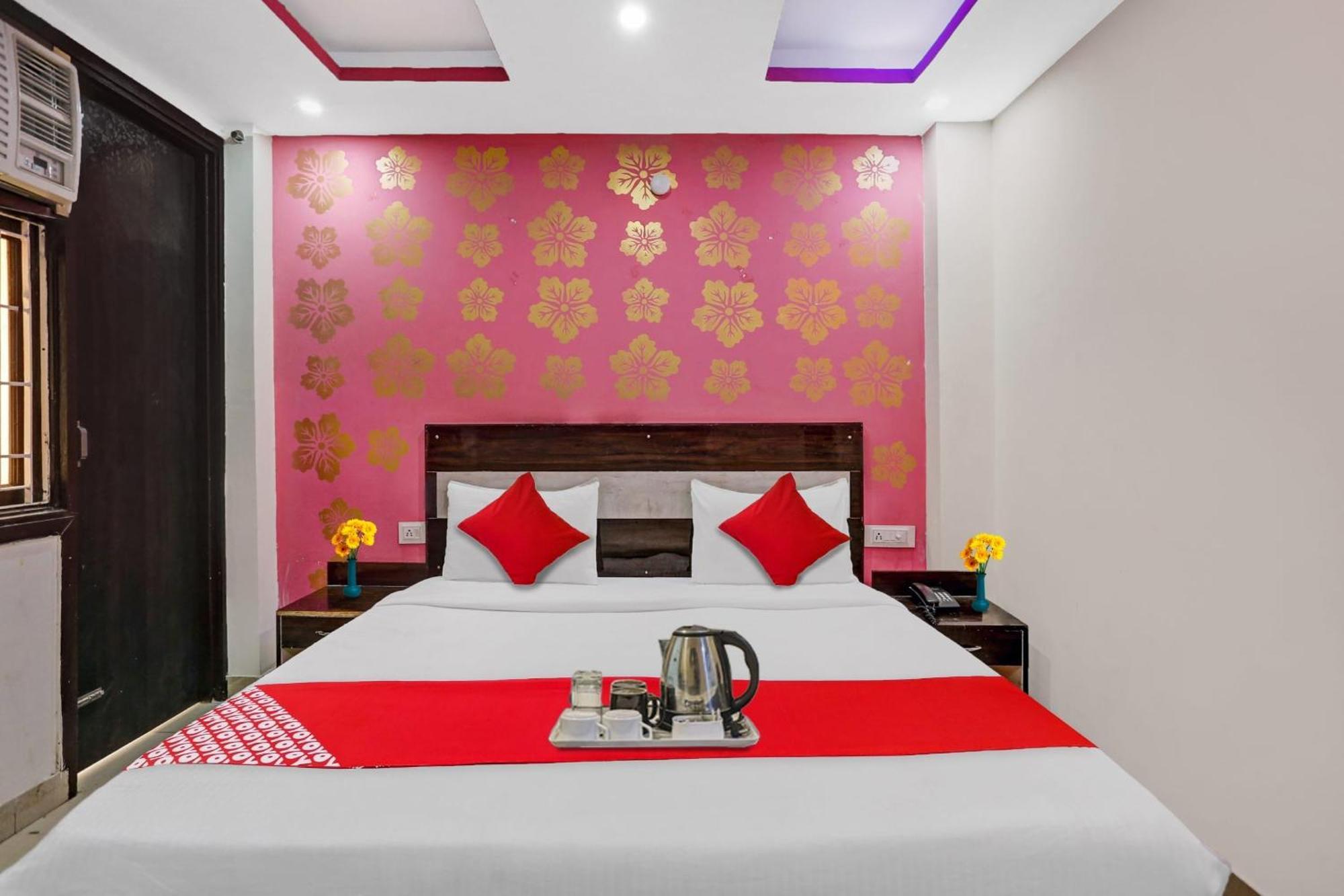 Hotel O Hotel Blue Orchid New Delhi Bagian luar foto