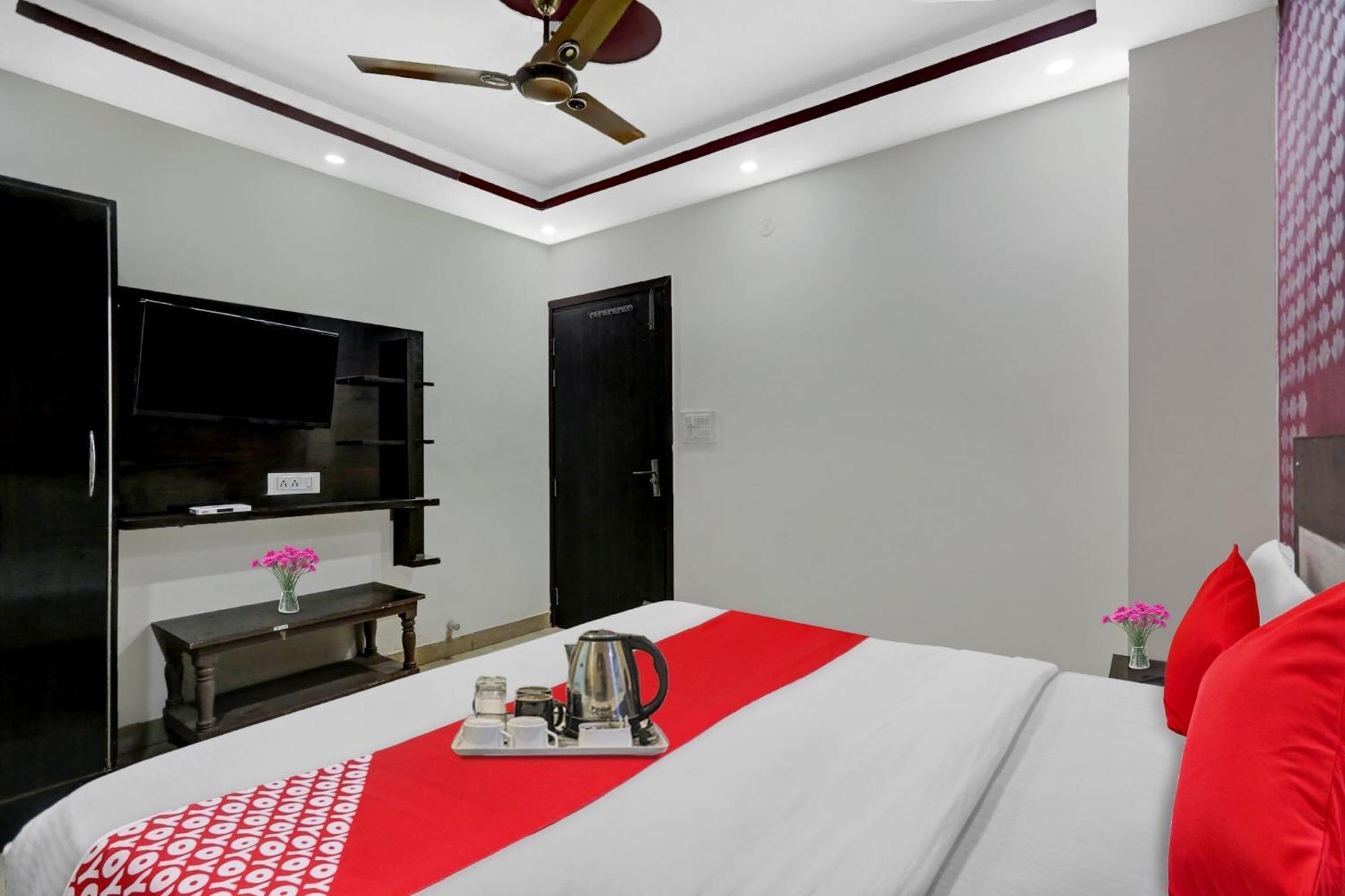 Hotel O Hotel Blue Orchid New Delhi Bagian luar foto