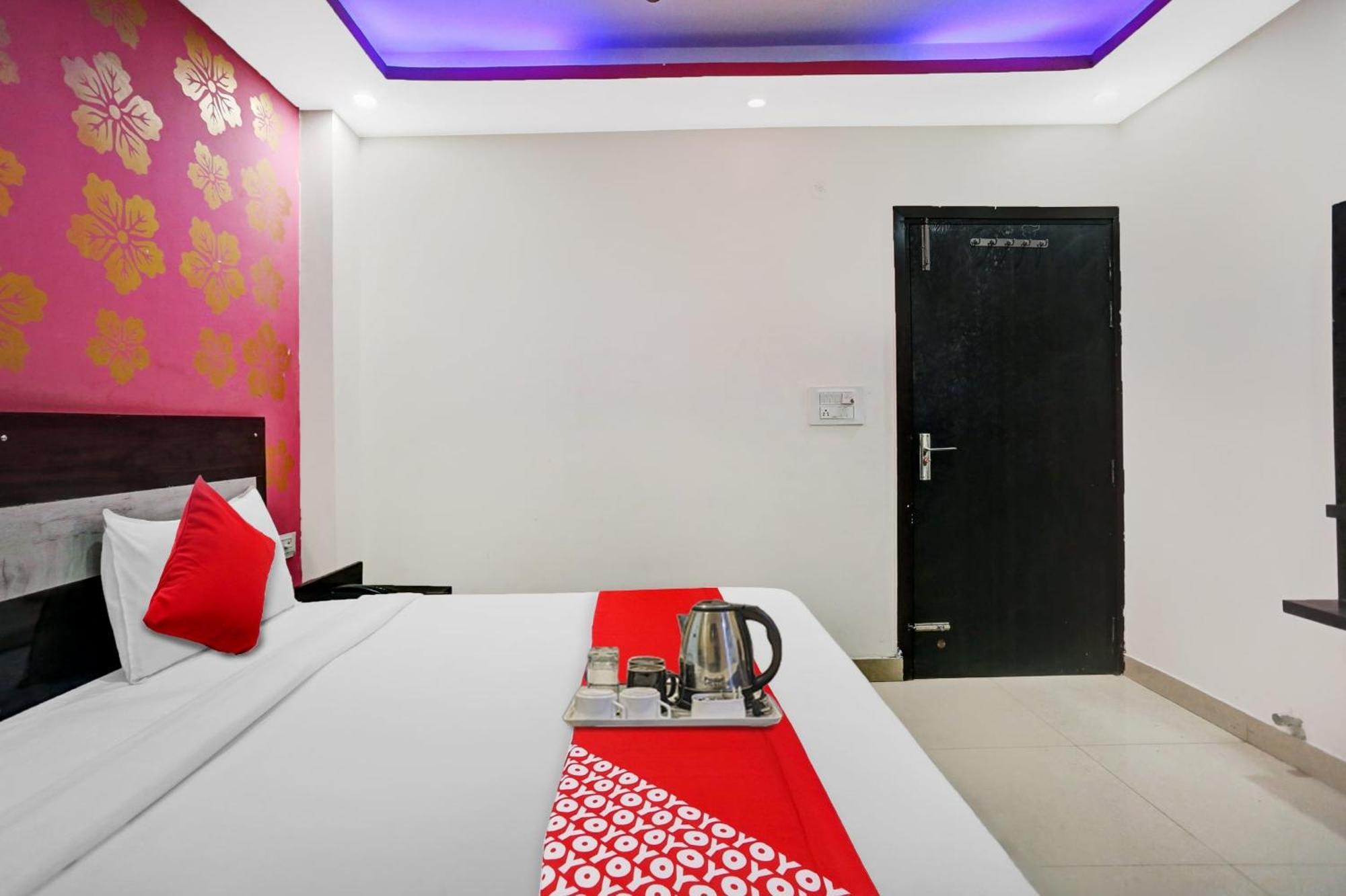 Hotel O Hotel Blue Orchid New Delhi Bagian luar foto