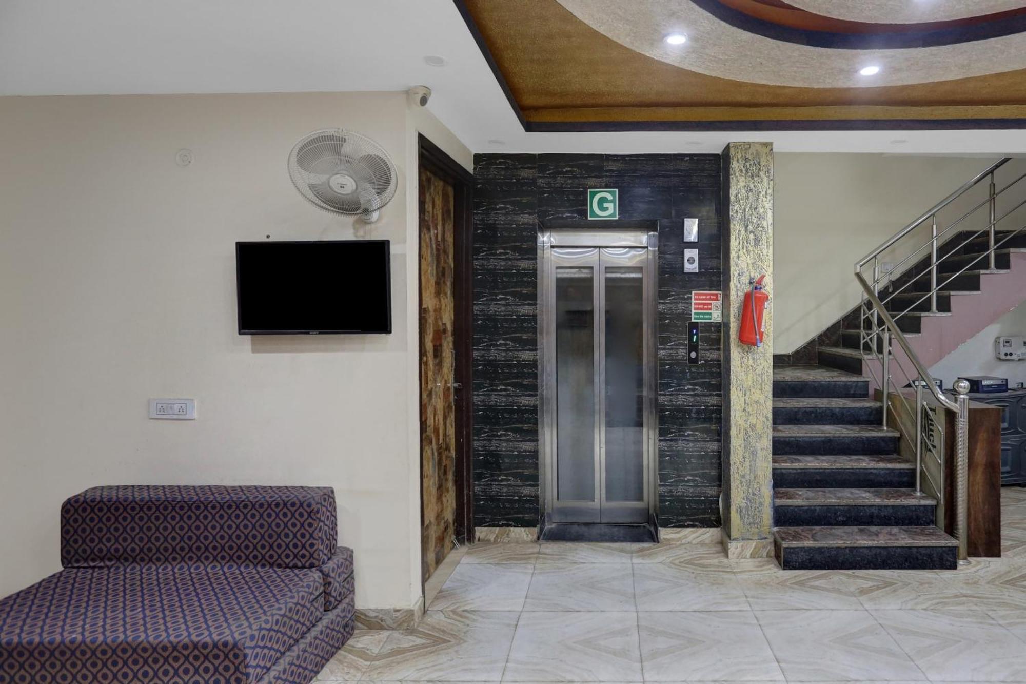 Hotel O Hotel Blue Orchid New Delhi Bagian luar foto