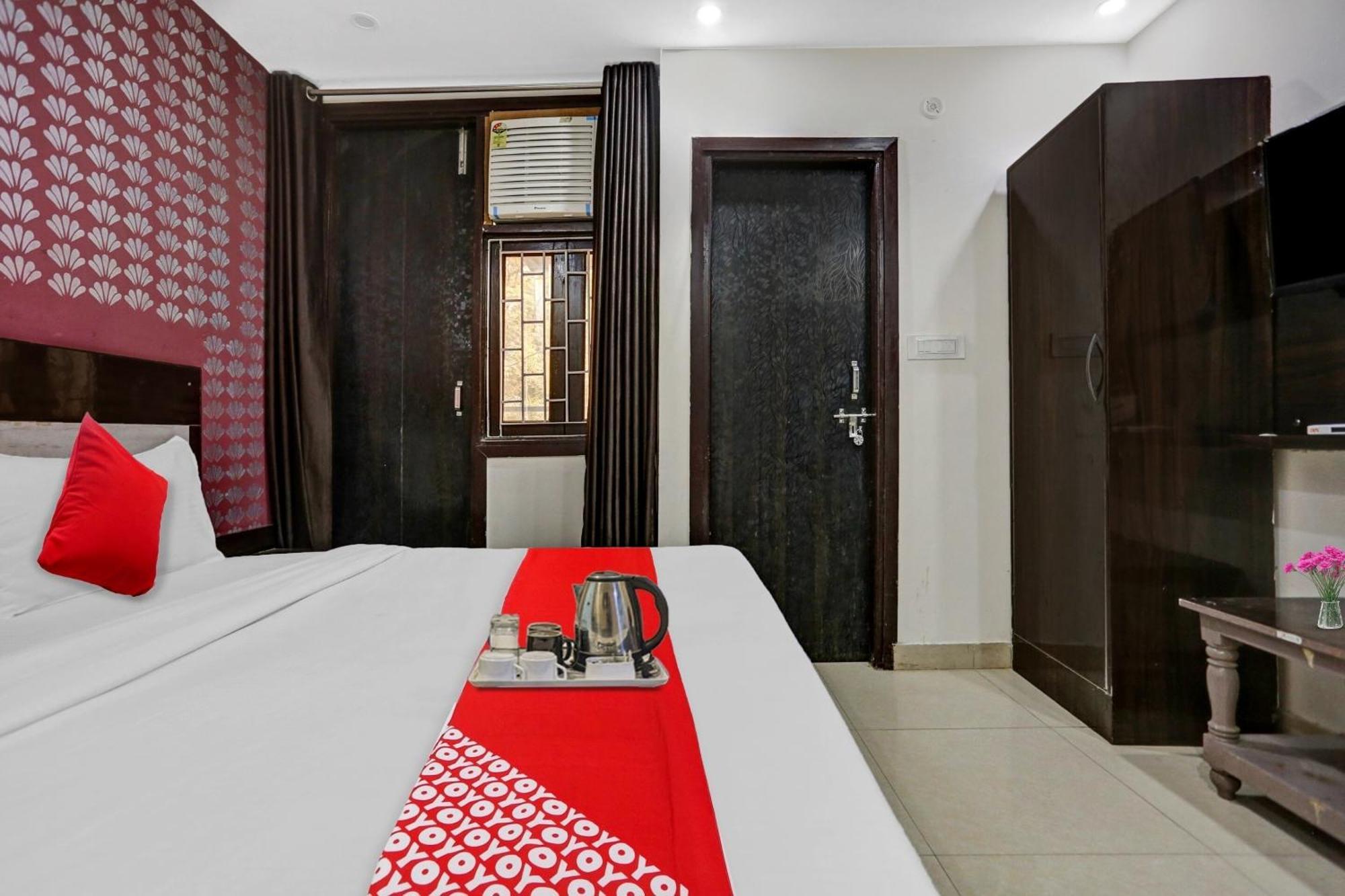 Hotel O Hotel Blue Orchid New Delhi Bagian luar foto
