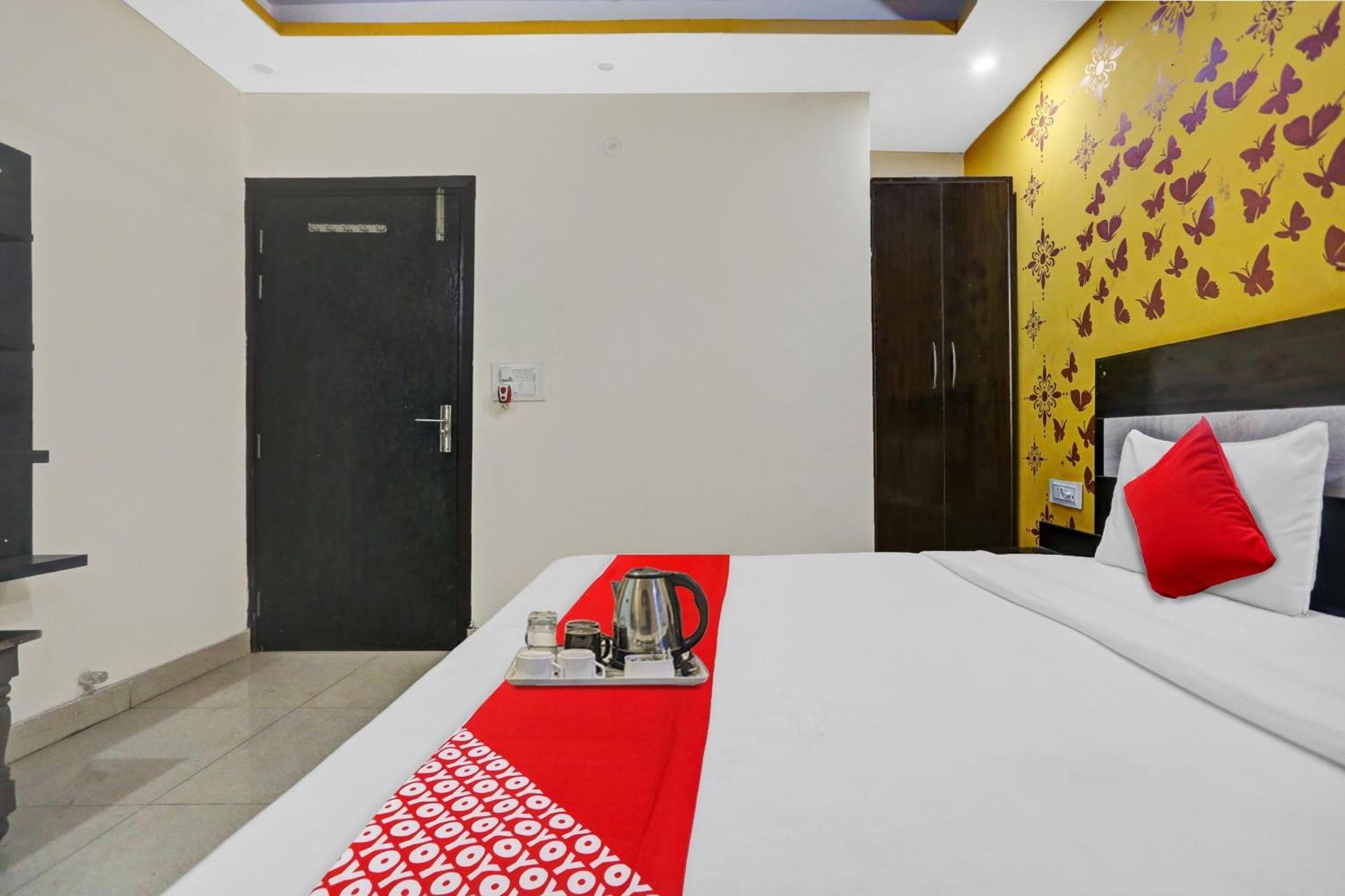 Hotel O Hotel Blue Orchid New Delhi Bagian luar foto