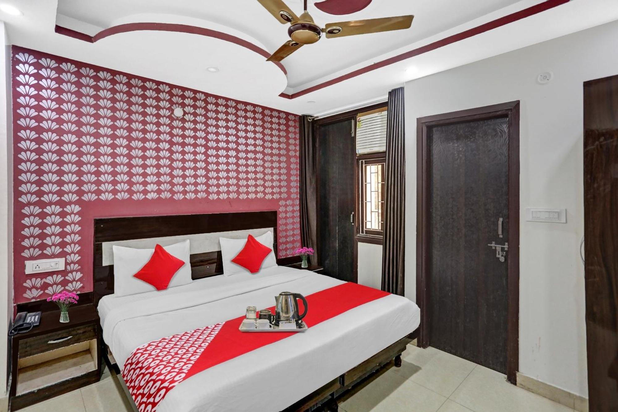 Hotel O Hotel Blue Orchid New Delhi Bagian luar foto